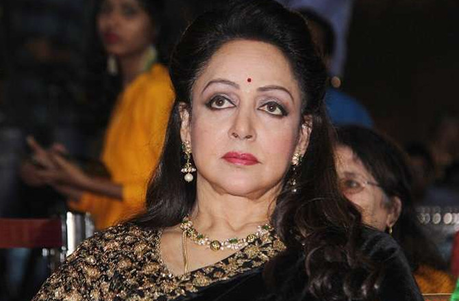 ہیما مالنی نے دھرمیندر کیلئے دو الگ الگ پریئر میٹ کی اصل وجہ بتائی