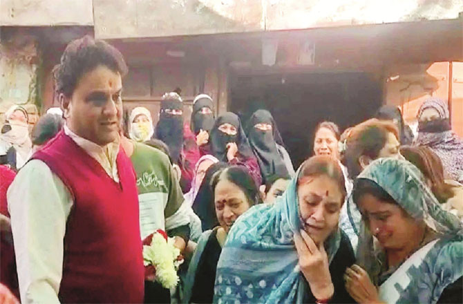 جلگائوںمیں ہندو کے گھر سے اٹھا مسلم کا جنازہ ، گائو ں کی ہر آنکھ پرنم 