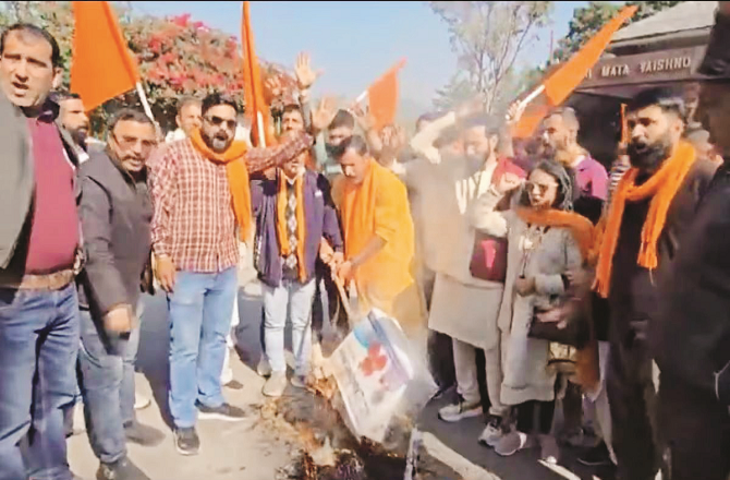 شرپسندوں کے آگے جھکنے سے ملک کمزور ہو رہا ہے 