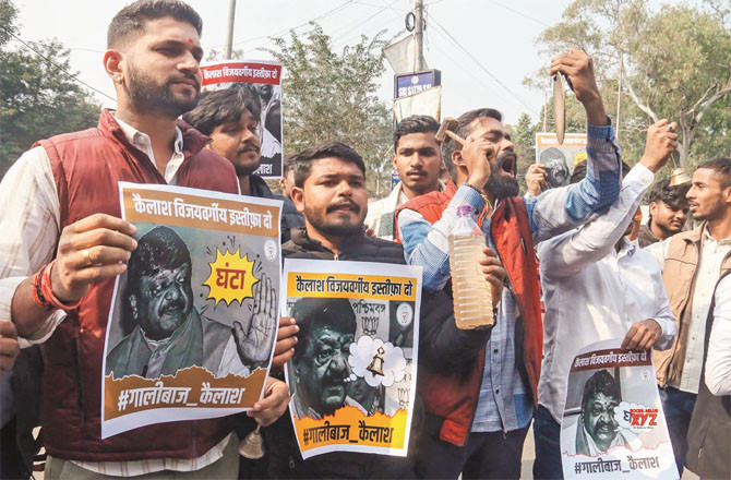 کیلاش وجے ورگیہ کیخلاف شدید برہمی ، استعفیٰ کا مطالبہ 