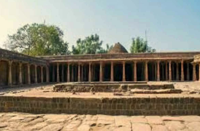 سپریم کورٹ کا بھوج شالہ پر حکم: بسنت پنچمی پر پوجا، نمازِجمعہ محدود وقت میں