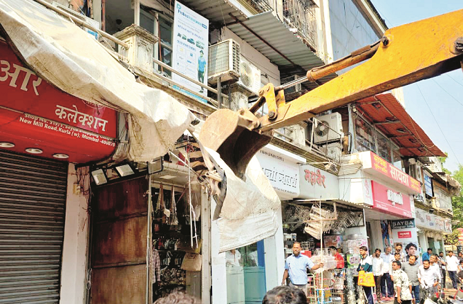 کرلا:مارپیٹ واقعہ کے بعد بی ایم سی کی بلڈوزر کارروائی