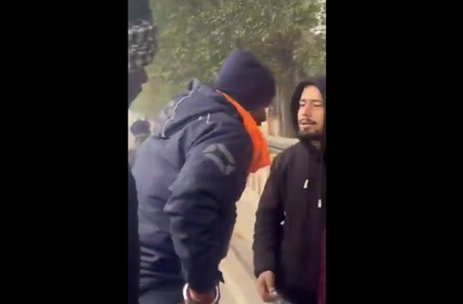 اترپردیش: لکھنؤ میں کشمیر میوہ فروش کے ساتھ زیادتی، پاکستانی کہہ کر ہراساں کیا