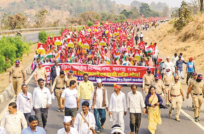 کسانوں کا ناسک سے ممبئی کی جانب مارچ 
