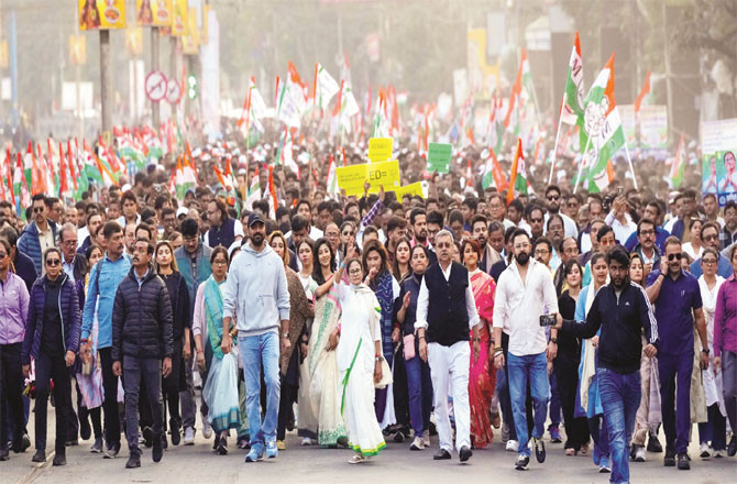  امیت شاہ کو ممتا  کاکھلا چیلنج،  قلعی کھول دینے کی دھمکی 