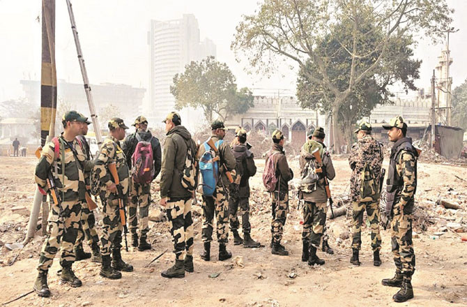 دہلی :مسجد فیض الٰہی اور بڑی مسجد میں نماز جمعہ کی ادائیگی 