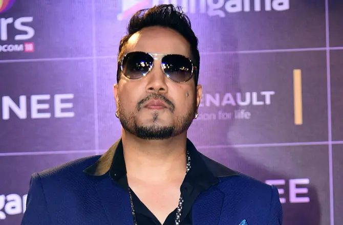 آوارہ کتوں کے مسئلے پر میکا سنگھ کی سپریم کورٹ سے اپیل، ۱۰؍ ایکڑ زمین عطیہ کرنے کی پیشکش