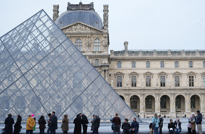 پیرس: لوور میوزیم ایک بار پھر ہڑتال کے باعث بند، ایک ملین یورو سے زائد نقصان