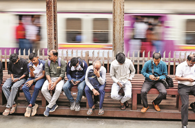 روزانہ ٹرینوں کی منسوخی سے مسافر پریشان