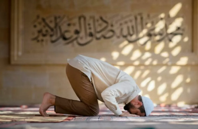 بریلی : خالی مکان میں نماز پڑھنے پر ۱۲؍ گرفتار