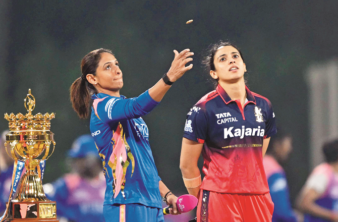 ویمنز پریمیر لیگ کا ممبئی میں شاندار آغاز 