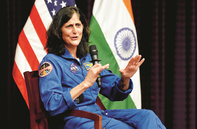 ڈرو مت، سوال کرو، آگے بڑھو؛ خلاباز سنیتا ولیمز کا طلبہ کیلئے متاثر کن پیغام