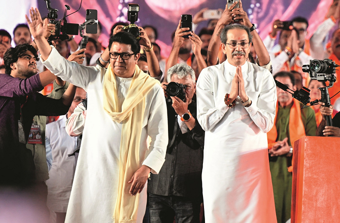 مہاراشٹر کے بلدیاتی الیکشن کے نتائج بی جے پی کے بڑھتے دبدبے کی علامت ہیں 