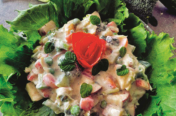 آج کا پکوان: ویجی ٹیبل سلاد وِتھ یوگٹ ڈریسنگ