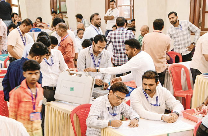 بی ایم سی کی جانب سے گھر گھر جاکر ووٹر سلپ کی تقسیم کا سلسلہ شروع