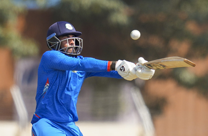 ودربھ نے دہلی کو۷۶؍ رنز سے شکست دے کر سیمی فائنل میں جگہ بنائی