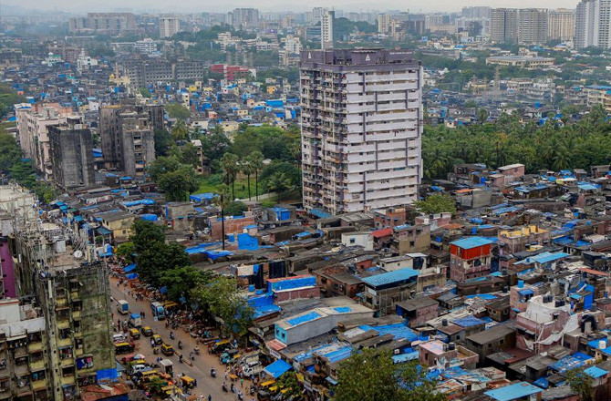دھاراوی کو’جہنم‘ کہنے پر وزیراعلیٰ دیویندرفرنویس کے خلاف سخت برہمی   