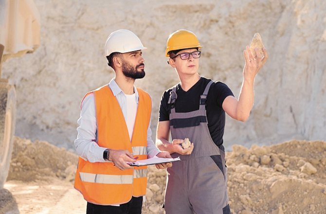 معاشیانہ: کیا روایتی ضوابط ۲۱؍ ویں صدی کی کان کنی کیلئے سودمند ہیں؟