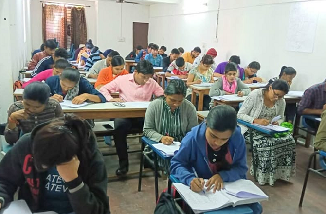 ممبئی: مہیش ٹیٹوریلز کی۳۳؍ شاخیں اچانک بند، طلبہ اور والدین شدید پریشان