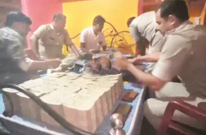 سابق بس  ڈرائیور کے پاس سے ۲۸؍ کروڑ نقد برآمد