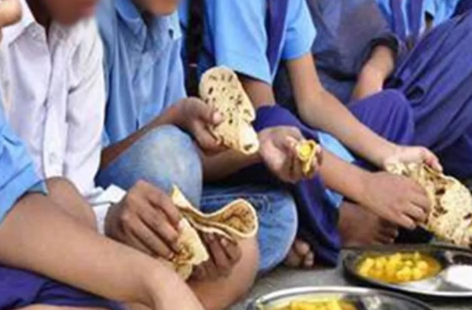 اسکولوں میں مڈڈے میل کی ذمہ داری اسکون کو سونپنے کی تجویزنہیں: مغربی بنگال حکومت