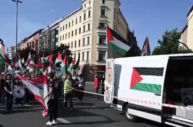 وہائٹ ہاؤس کے باہرفلسطین حامی مظاہرین کا نیتن یاہو کے دورے کے خلاف احتجاج