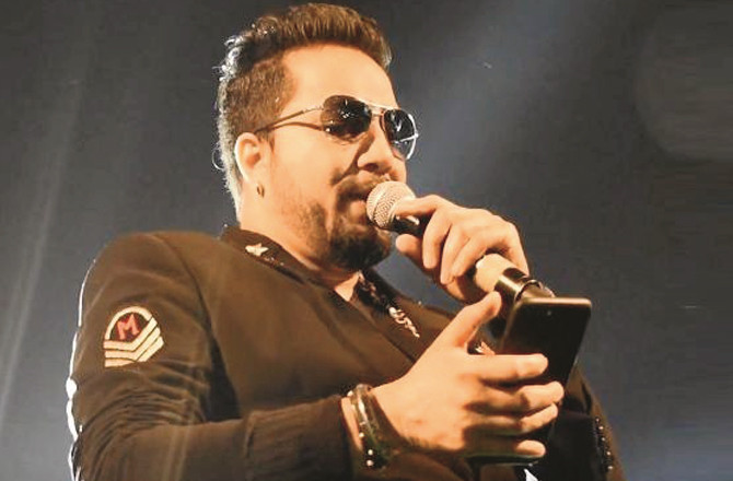 میکا سنگھ کے گیت پارٹیوں کی جان سمجھے جاتے ہیں