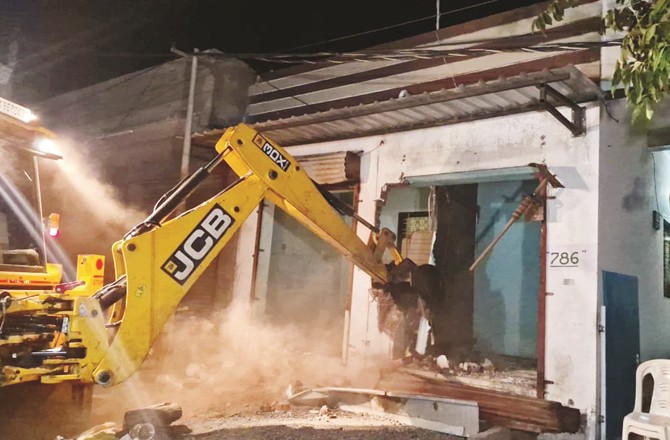 جلگاؤں: ڈرگس ریکٹ میں ملوث ایجنٹوں کی ناجائز تجاوزات پر بلڈوزرکارروائی