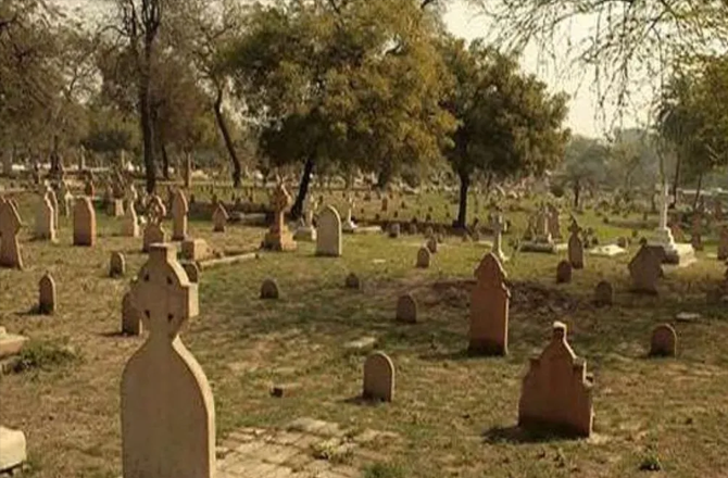 قبرستان کے لئے مختص اراضی پر تدفین کی اجازت کا مطالبہ