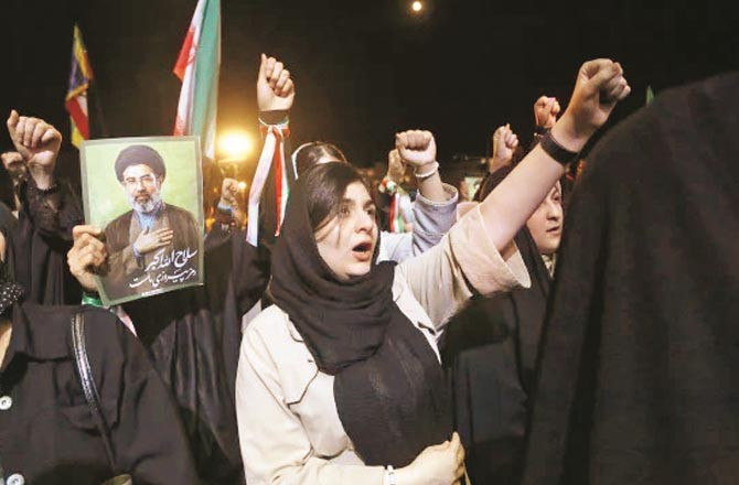 گفتگو کے دوران ایران پر امریکہ کا فضائی حملہ
