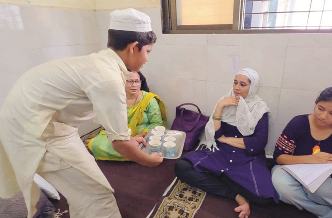 بھیونڈی میں مسجد نے جیتے دل، حسنِ اخلاق نےغلط فہمیوں کی دیوار توڑدی
