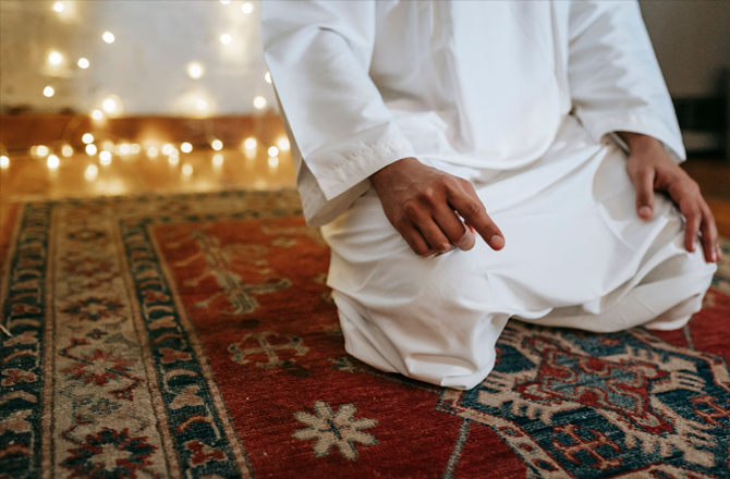 رَبِ کائنات کی بندگی اور شخصیت کی بلندی