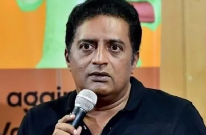 اداکار پرکاش راج کے خلاف ہندو دیوتاؤں پر تبصرے کے حوالے  سے ایف آئی آر درج