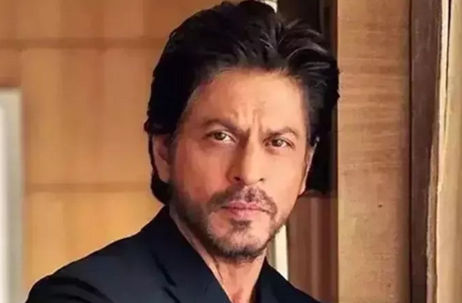 منگلورو میں مداح  کے ساتھ شاہ رخ خان کا مزاحیہ جواب دل جیت گیا
