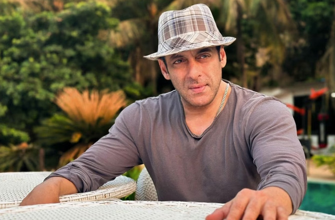 سلمان خان ، فرحان اختر کے ساتھ تاریخی منظر پر مبنی فلم ۲؍حصوں میں بنانا چاہتے ہیں 