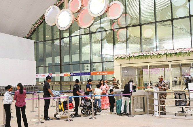 جنگ کااثر ، گرمی کی تعطیلات میں وطن جانابھی مشکل 