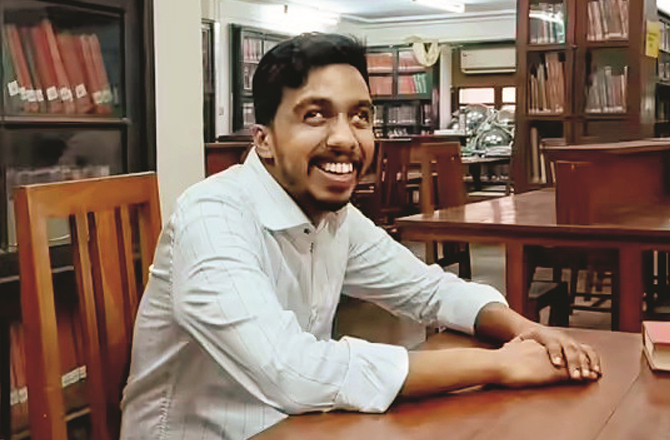 بینائی کی کمی اور معاشی مشکلات کے باوجود جہد مسلسل کے ذریعہ اجئے راج نے سول سروس امتحان کامیاب کیا 