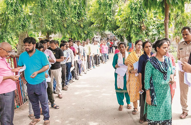 اُردو مترجمین کی تقرری کا فیصلہ قابلِ تحسین