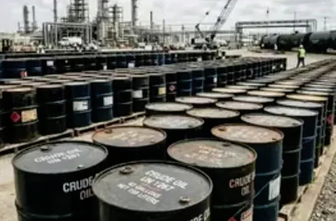 امریکہ نے شہریوں کو ممنوع سستا پیٹرول استعمال کرنے کی مجبوراً اجازت دی