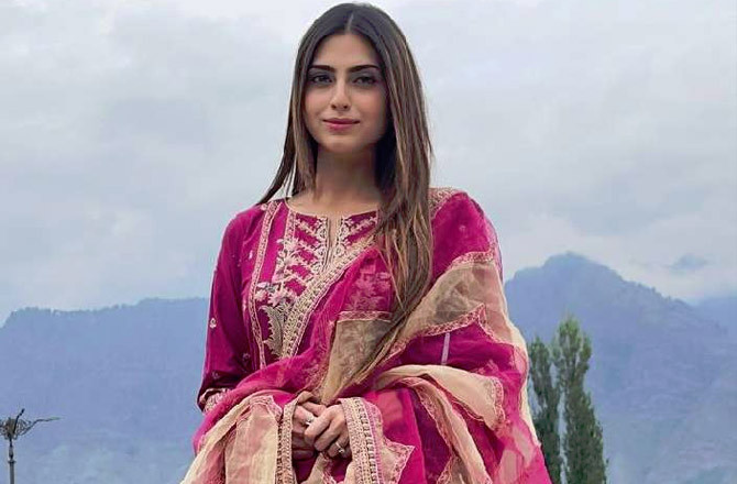 ہمارے دلوں میں زندہ رہیں گے، خامنہ ای کی  شہادت پر فرحانہ بھٹ کا اظہار غم 