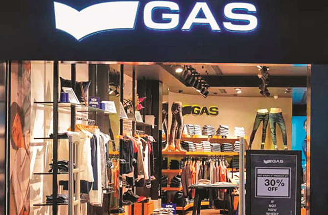 گیس جینز:ڈینم کے ملبوسات کےشعبے میں ایک منفرد نام