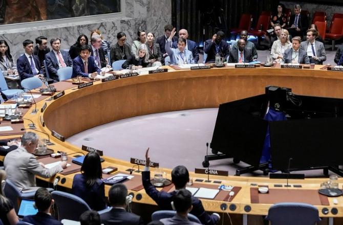 ایران کے جوہری پروگرام پر اقوام متحدہ کی سلامتی کونسل میں امریکہ، روس اور چین کے درمیان تصادم