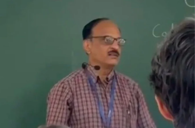 بنگلورو: مسلم طالب علم کو دہشت گرد کہنے پر پروفیسر کو یونیورسٹی نے معطل کیا، از خود ایف آئی آر درج