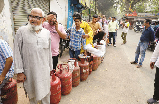 ملک میں گیس سلنڈر کی شدید قلت سے ہاہاکار 