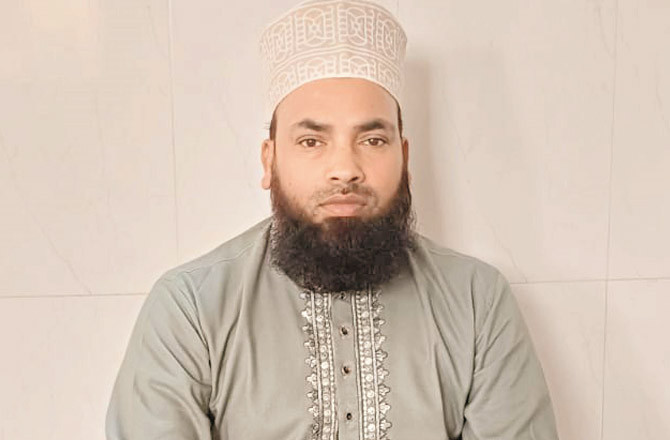 حکمت کے پیشے کے ساتھ تراویح پڑھانے کااہتمام بھی