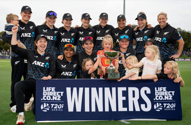 جنوبی افریقہ کو مات دے کرنیوزی لینڈ نے سیریز۱۔۴؍ سے جیت لی 