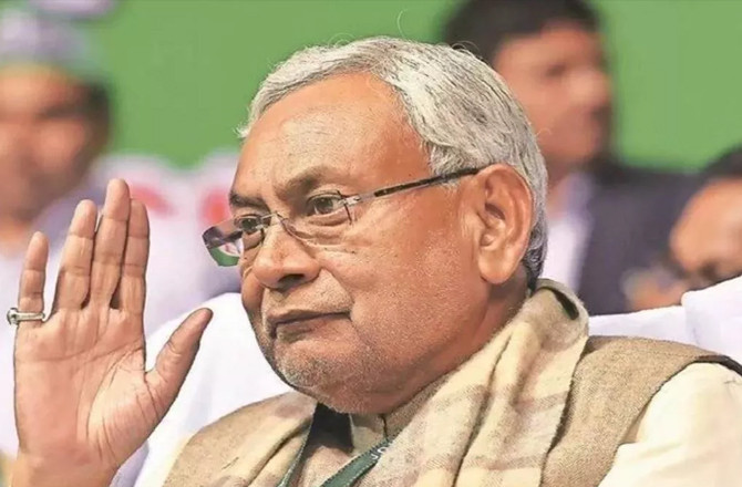 موقع پرستی میں نتیش کی ڈاکٹریٹ