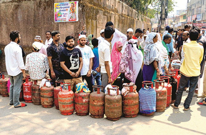 سرکاری یقین دہانیوں کے باوجود رسوئی گیس کیلئے ہاہا کار برقرار