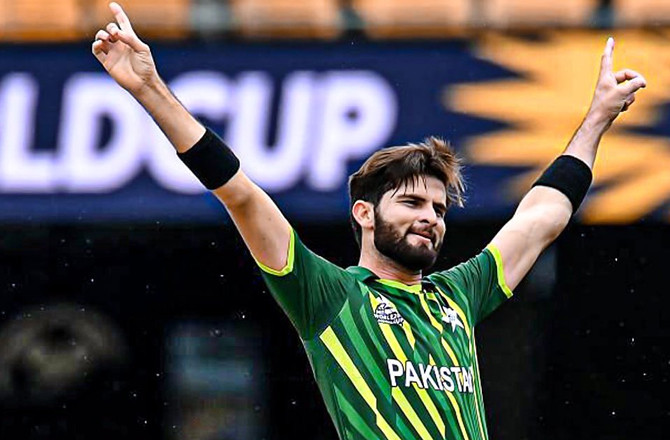 سیکوریٹی پروٹوکول کی مبینہ خلاف ورزی پر شاہین آفریدی پر جرمانہ