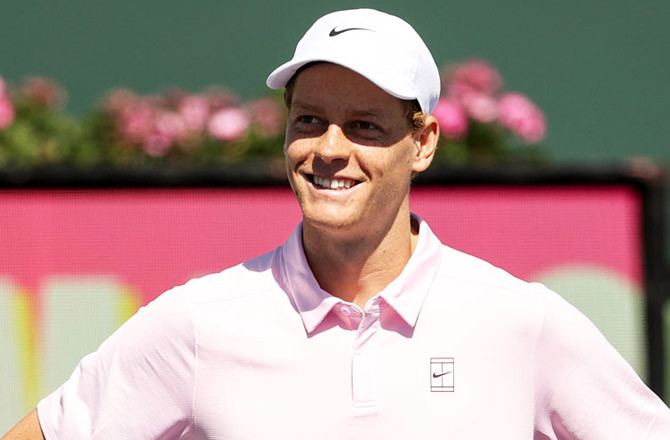 سِنر نے ٹِیئن کو شکست دی، سیمی فائنل میں زیوریو سے مقابلہ ہوگا